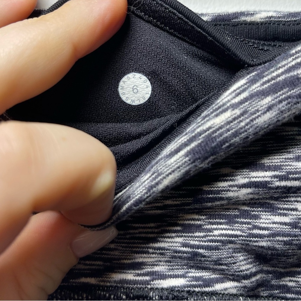 Lululemon women's grey black ready to rulu ruched leg leggings in size US 6 - Picture 10 of 10